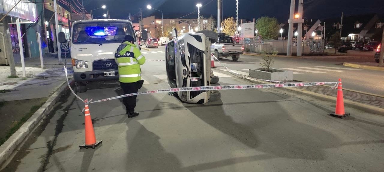 Violento Vuelco En Ushuaia Con Una Mujer Trasladada Al Hospital