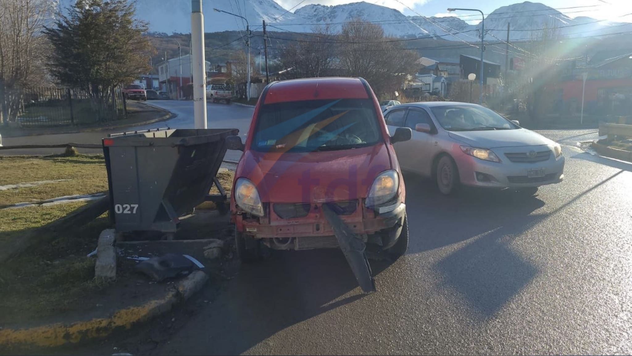 Accidente sin heridos pero con importes daños materiales en Ushuaia