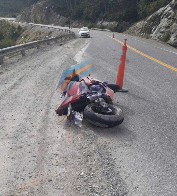 Motociclista realizó una mala maniobra y despistó en Ruta 3