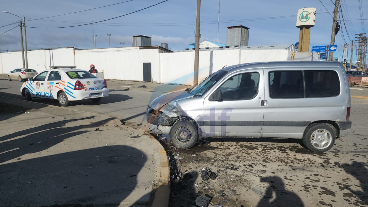 Fuerte Choque Sin Heridos En La Esquina Del Cementerio Actualidad TDF