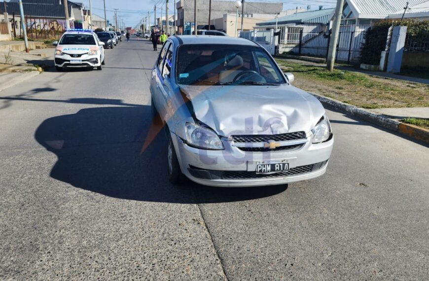 Dos rodados chocaron en una esquina del barrio Mutual