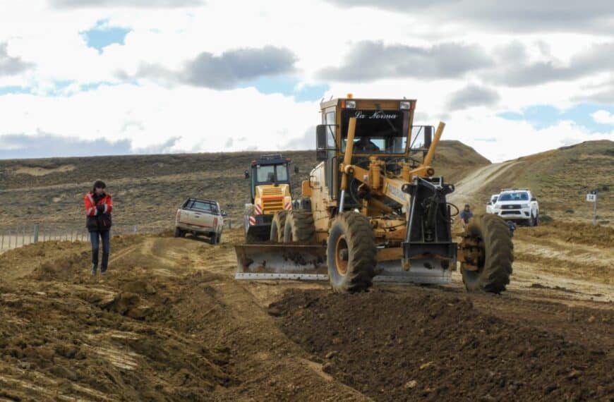 Vialidad trabaja en la nueva traza de la Ruta Provincial N° 5 en la estancia María Behety