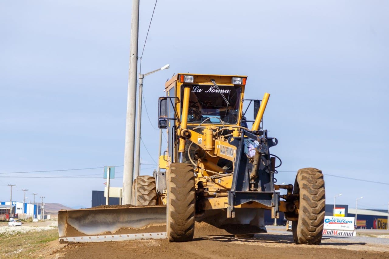 Se realizan trabajos de mantenimiento en rutas provinciales y vías complementarias