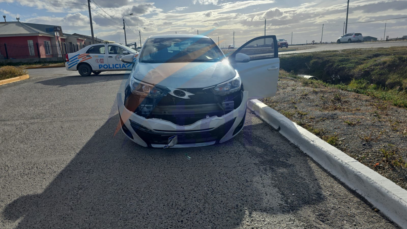 Motociclista fue trasladado al hospital luego de chocar contra un auto